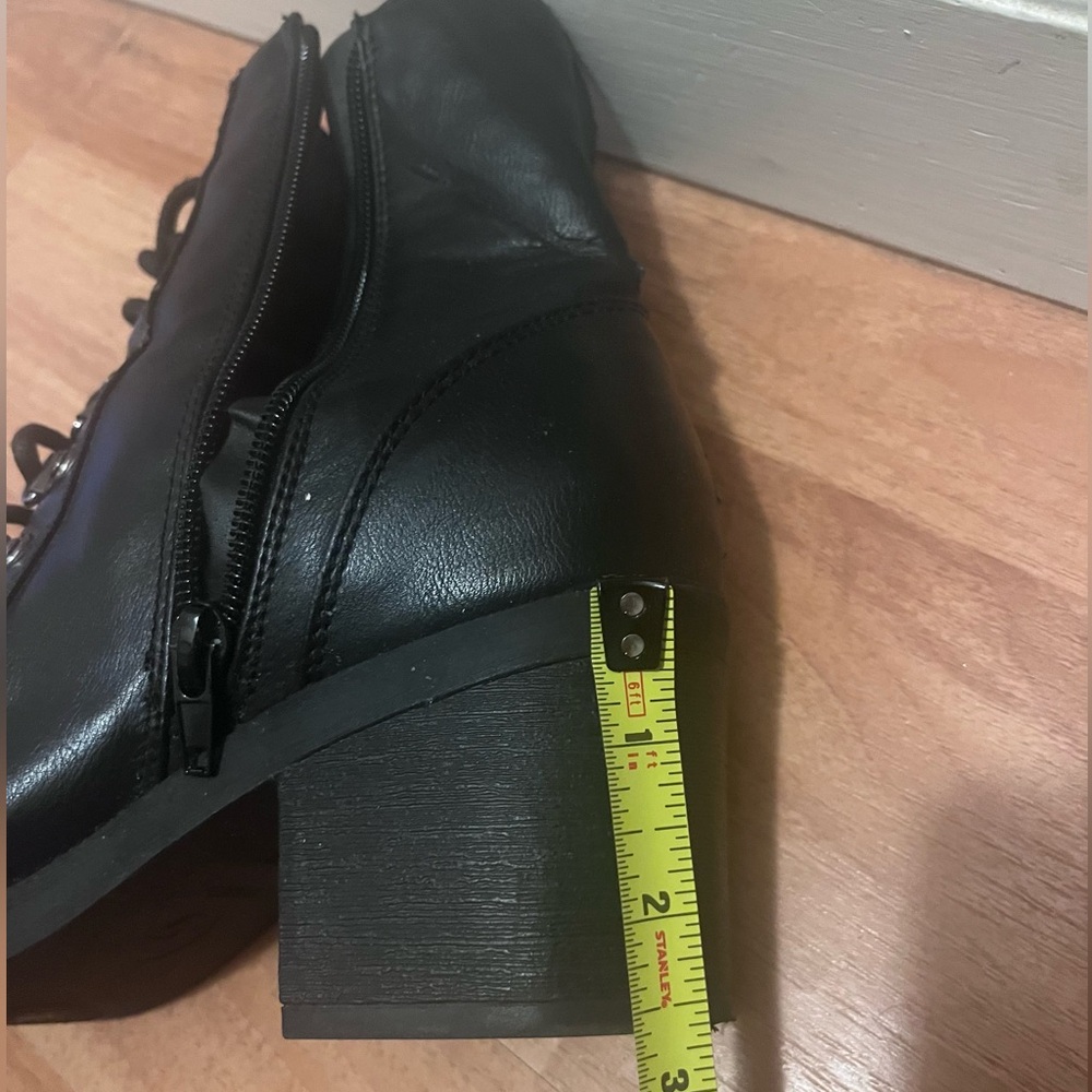 Guess Adaline Women Size 7 Black Combat Ankle Lace Up Boots - Picture 4 of 4